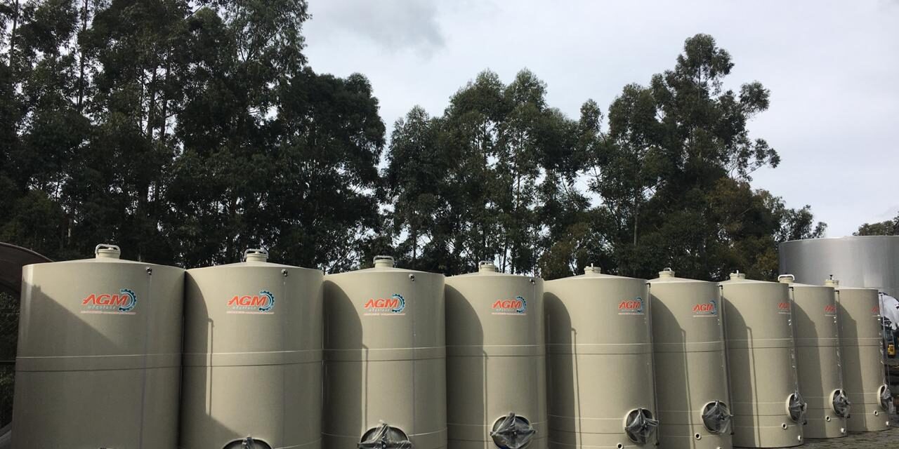 Tanques de Polipropileno vs. Aço Inox: Uma Decisão que Define a Qualidade da Sua Bebida