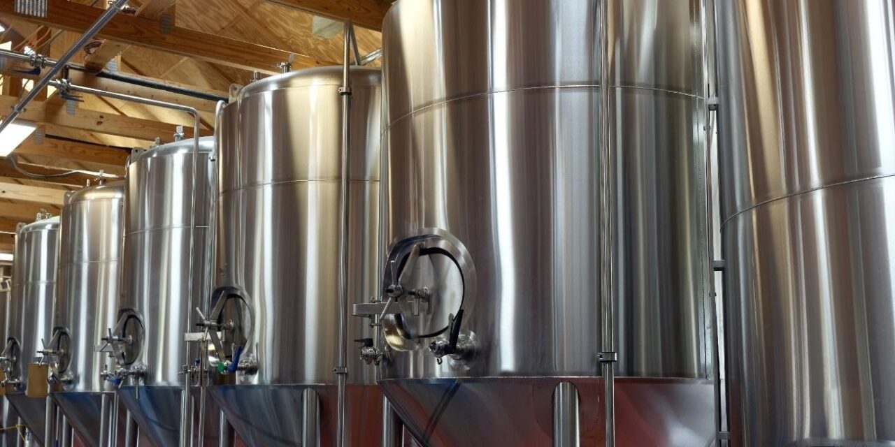 Tanques industriais: a versatilidade do aço inox na produção de bebidas